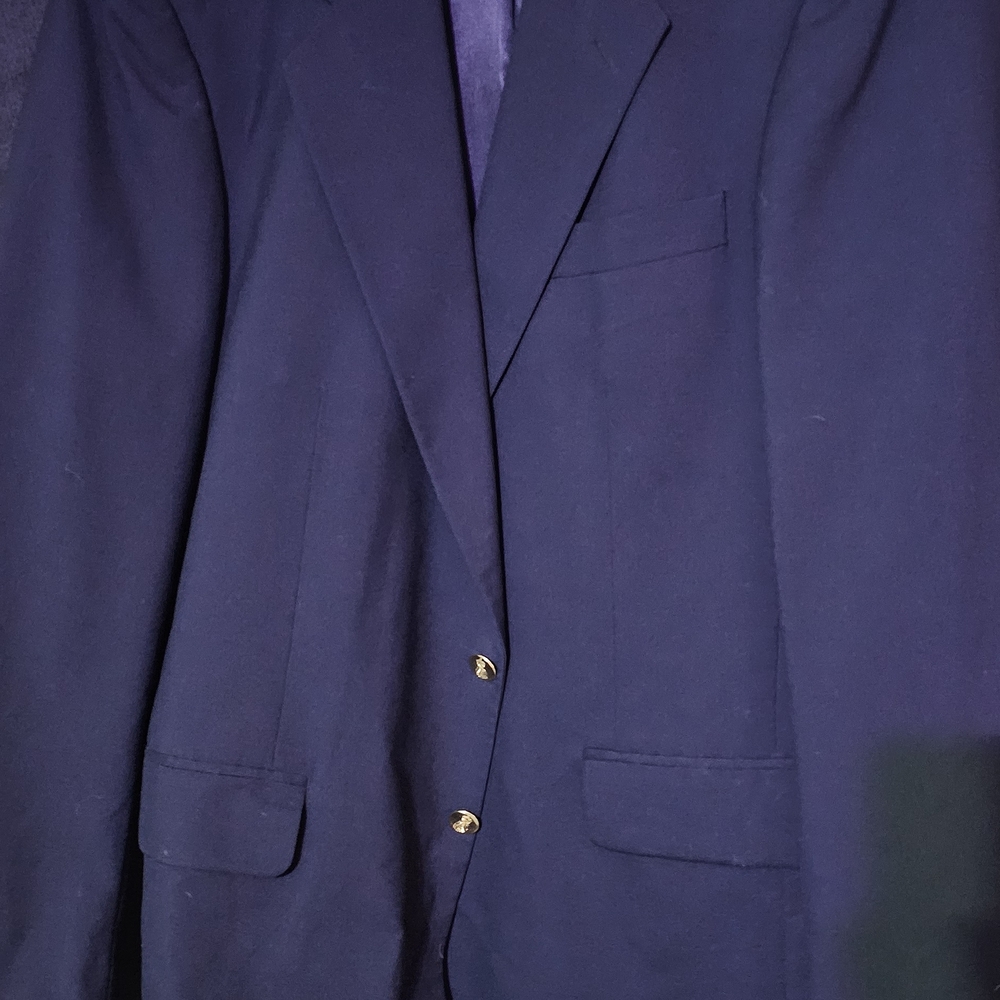 Blue Sport Coat with Notched Lapels and Structured Shoulders